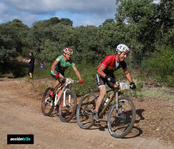 musicadizes's tweet photo. @h_mancebo y #DíazdelaPeña durante @bttpedroches persiguiendo a @PRomeroOcampo @Jupetru y Pérez #OpenEspXCM 
https://t.co/OCwOhwplUE