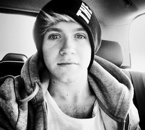 aishawhiitten's tweet image. RT if u love Niall Horan 
#EMABiggestFans1D