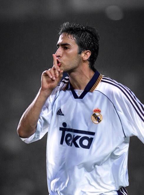 Hoy hace 15 años. Raúl González con tan solo 22 años mandaba a callar a todo el Camp Nou. Leyenda.