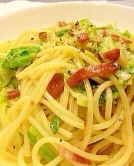 joshicooking's tweet photo. 【ベーコンとキャベツのパスタ】

材料
ベーコン・パスタ1人分70g
・キャベツ・ニンニク半カケ・鷹の爪・コンソメ大さじ1/2
・塩コショウ・オリーブオイル
作り方
フライパンでニンニク・鷹の爪を炒めその他の材料を炒め、最後に味付け♪ http://t.co/yIg6Xoz7cY