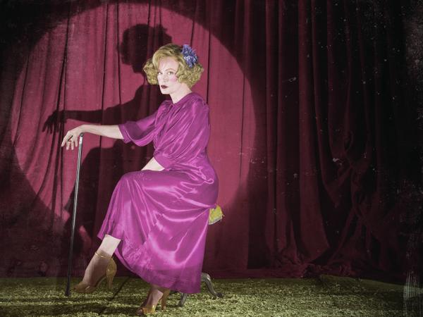AHSFX's tweet photo. It's good to be a freak. #AmericanHorrorStory has officially been picked up for a fifth installment. http://t.co/ZNOU2YkuTZ