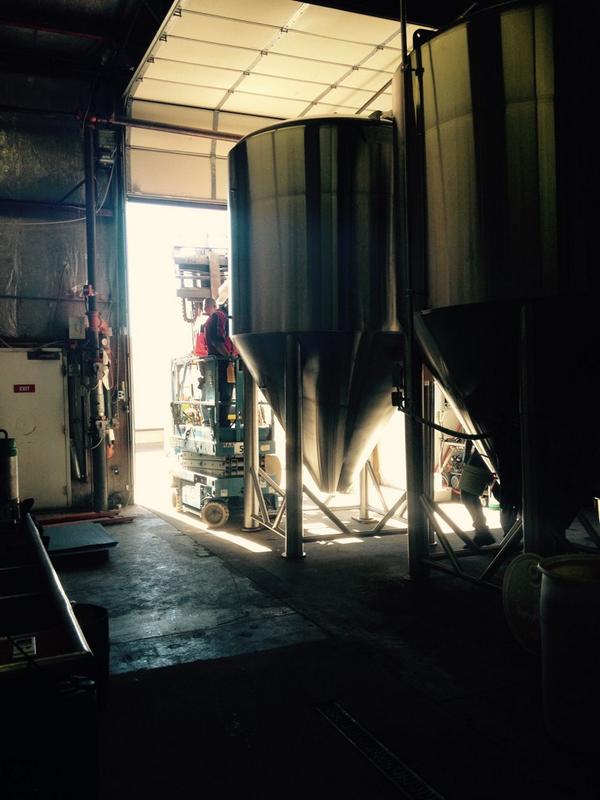 LaCumbreBrewing's tweet photo. Who wants more #craftbeer? #NewFermenter #60bbl #NewBrewHouse #getelevated http://t.co/g0kG2t3x0o
