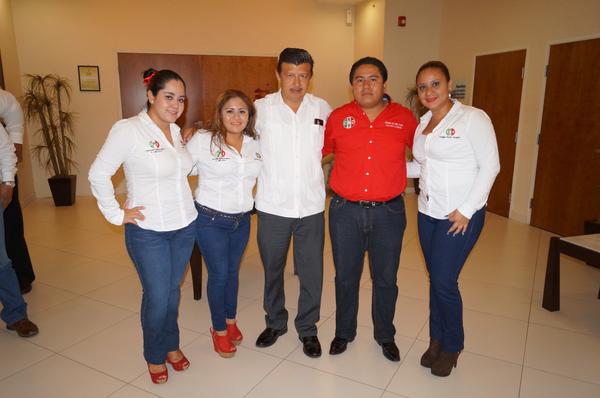 DELPINOCNOP's tweet photo. MAS D NUESTRO EQUIPO! @Hflorescacacho @AnzDaniel @CiberCNOPTapa @Chareychi @PachecoArturo @JCarlosEspinosa @ralbores http://t.co/xWGSB7CVIu