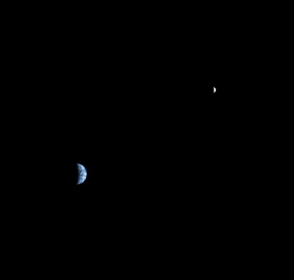 yesusLR's tweet photo. Good night! #EarthfromMars  http://t.co/ABahagWPqT