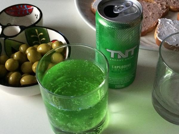 noemi_rouco's tweet photo. Bebidas patrocinadas por la empresa 😋 http://t.co/NQz927lWTO