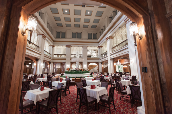 MacysTourism's tweet image. Now this is what we call a classic portrait. #WalnutRoom