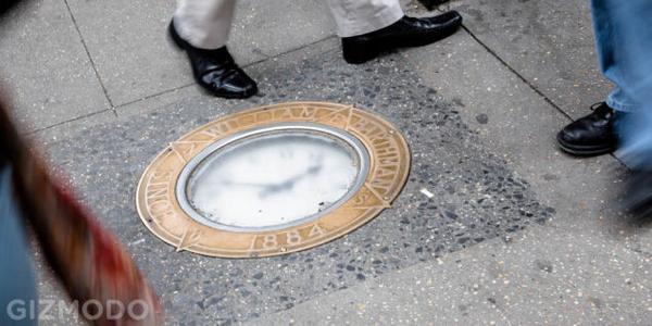 Gizmodo's tweet photo. There's a 130-year-old clock embedded in a New York City sidewalk http://t.co/siA6Wit7a6 http://t.co/Q3eyb9kuwg