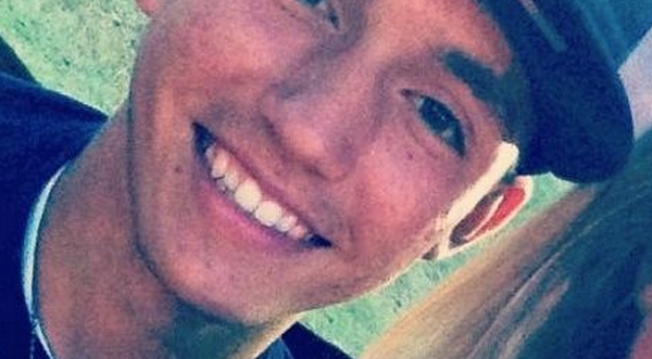 AightBettt's tweet photo. AightBettt: Where Are They Now?

Chris still killin the selfie game over at UT Tyler. He is also playing baseball. http://t.co/ZRD6TMImNq