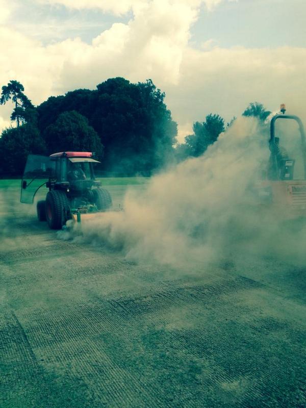 Ben_Baker77's tweet photo. The view of my office a few weeks ago during cricket renovations #Dustyyyy #korofieldtopmaker http://t.co/fRgl3BEe3G
