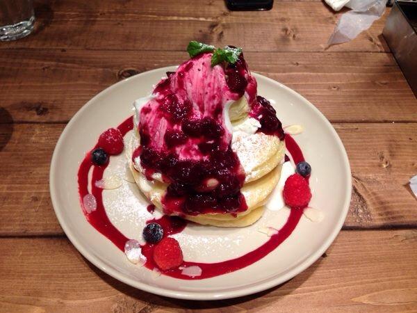 pan_pan_cake's tweet photo. 【店】カワラカフェ&amp;キッチン 吉祥寺PARCO(東京)

【名前】ベリーベリーパンケーキ

甘酸っぱいソースがかかったパンケーキで食べ応えがあってとても美味しいです♡

#美味しそうと思ったらRT https://t.co/hcPiWtfoPT