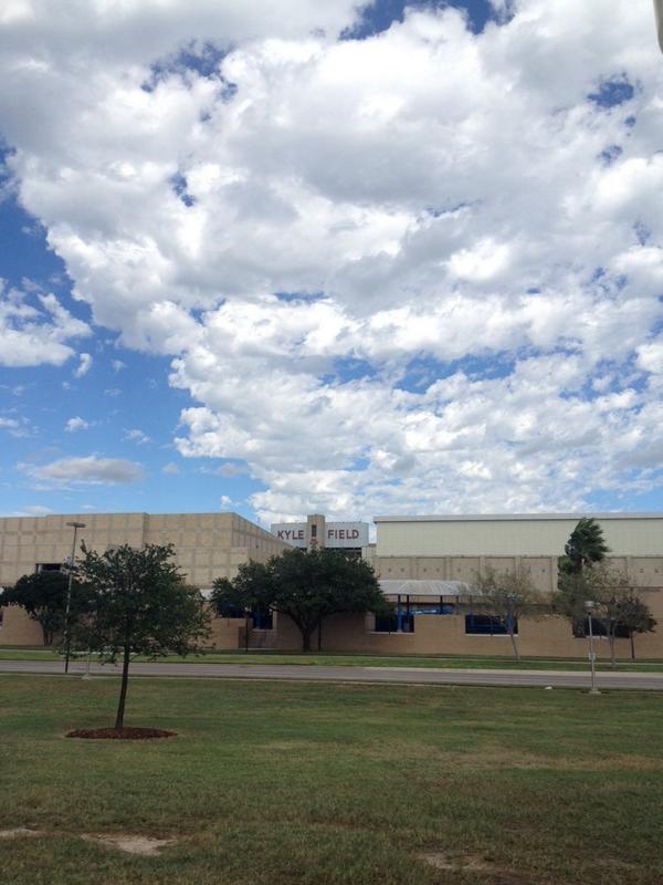 HowdyGetRowdy's tweet photo. What a beautiful day in College Station, Texas http://t.co/p6dhYKJSqP
