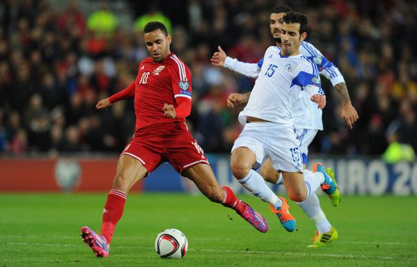 BBCSport's tweet photo. FT #Wales 2-1 Cyprus: ten-man Wales stay top of Group B, thanks to Hal Robson-Kanu http://t.co/5CHacEaDPq  #WalvCyp http://t.co/utPlmku4kG