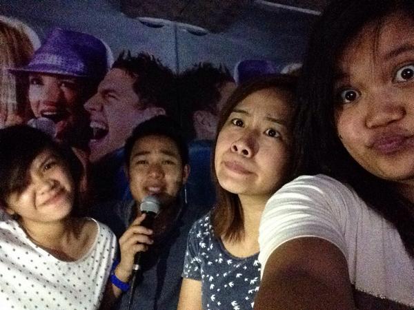 ym4nuel's tweet photo. Sing pa more! 🎤 #medyolateupload @dayanxx @mauvigilia @KSalgados http://t.co/MDSVoZZzjy
