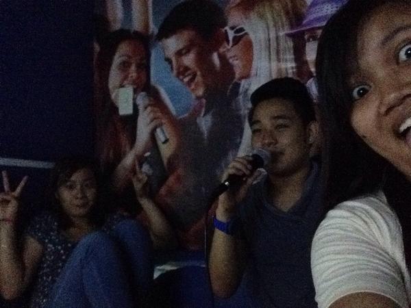 ym4nuel's tweet photo. Sing pa more! 🎤 #medyolateupload @dayanxx @mauvigilia @KSalgados http://t.co/MDSVoZZzjy