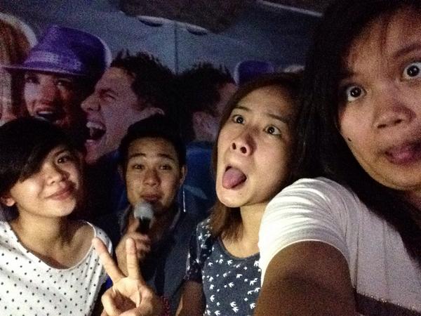 ym4nuel's tweet photo. Sing pa more! 🎤 #medyolateupload @dayanxx @mauvigilia @KSalgados http://t.co/MDSVoZZzjy