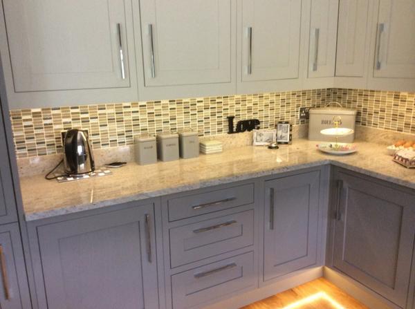 Mosaic splasback in kitchen @TheTradesHub @karlkcceramics