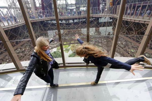 franzaward's tweet photo. [Design]New experience on Eiffel Tower http://t.co/ul4C2SiGME