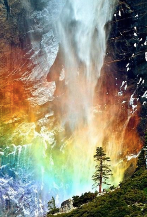 franzaward's tweet photo. [Design]Lava-like waterfall http://t.co/xUjQXz5FSo
