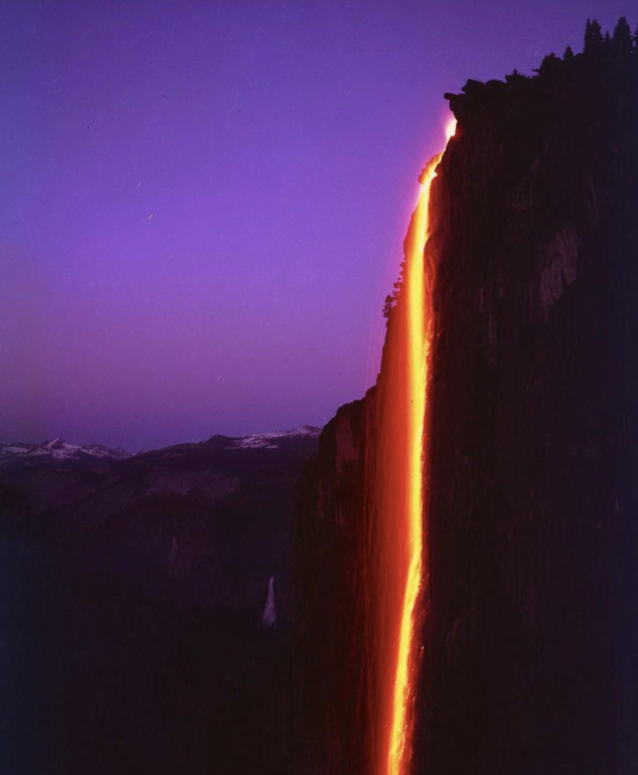 franzaward's tweet photo. [Design]Lava-like waterfall http://t.co/xUjQXz5FSo