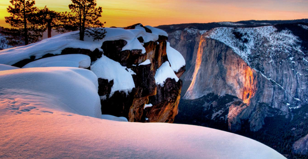 franzaward's tweet photo. [Design]Lava-like waterfall http://t.co/xUjQXz5FSo