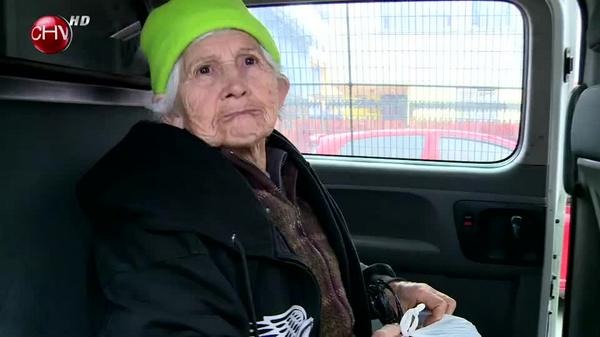 chilevision's tweet image. Abuelita extraviada en Puente Alto y no recuerda donde vive #AlertaMáxima►bit.ly/1sJOiZO