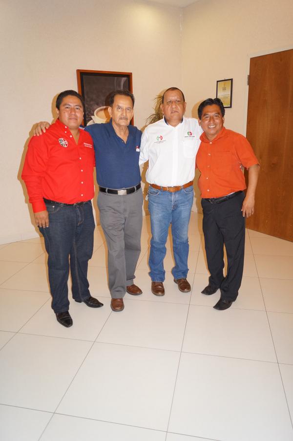 DELPINOCNOP's tweet photo. MAS D NUESTRO EQUIPO! @Hflorescacacho @AnzDaniel @CiberCNOPTapa @Chareychi @PachecoArturo @JCarlosEspinosa @ralbores http://t.co/qibp0eZc97