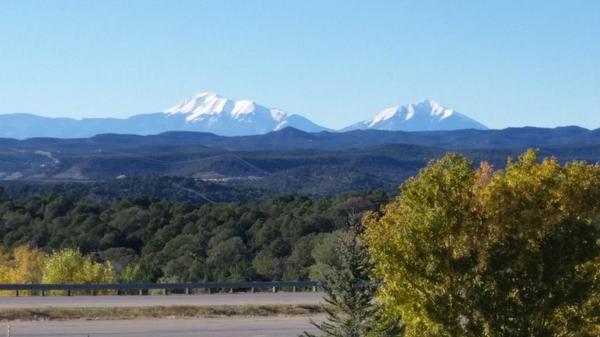 bluehillsbeacon's tweet photo. Frost warning tonite! So had to get hotel with a #view! #notenting #Spanishpeaks #Trinadad #Colorado http://t.co/IfvJSZg3CJ