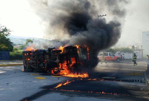 Milenio's tweet image. Salen trabajadores del Palacio de Gobierno de #Guerrero mile.io/1yw5PYP