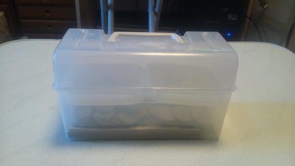 きの On Twitter わたし 釣銭入れにはダイソーさんの3個1組のミニタッパーとプラケースが最強だって 何度でも言い張ります 最後にさくっと1つにまとめて持ち歩けるしいざって時は鈍器にもなるわよ ミニタッパーつっても100えん玉200枚軽く入るんやで Http T