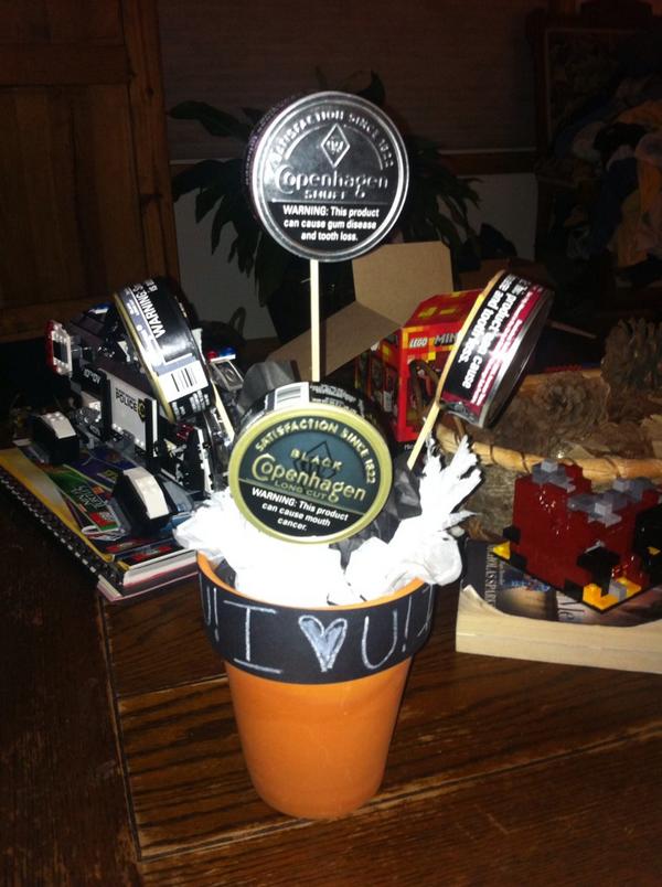 k_chase26's tweet image. Hey @outlawdipper does your girlfriend get you dip flowers for your anniversary? #ShesAWinner