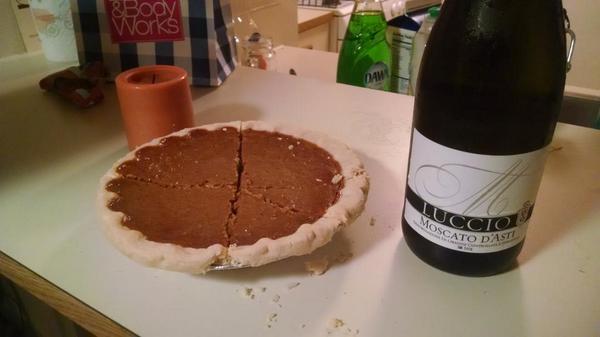 StolenSylgar's tweet photo. Pumpkin pie and moscato d'asti with @BrennaGrabow cause we #Basic. #BasicBs http://t.co/62WXk03oLL