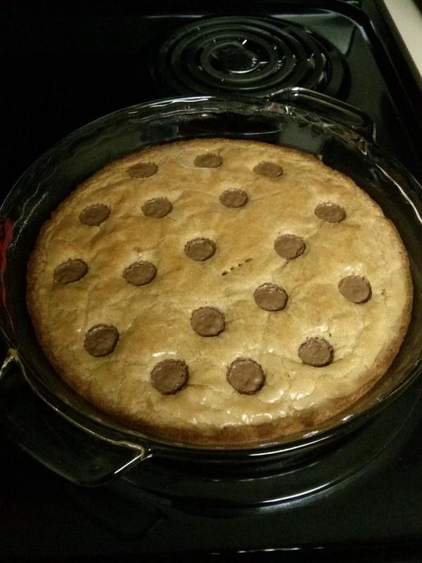 sferg10's tweet photo. Pb cookie pie with mini Reese's #bakingpro http://t.co/coPu3gDEk2
