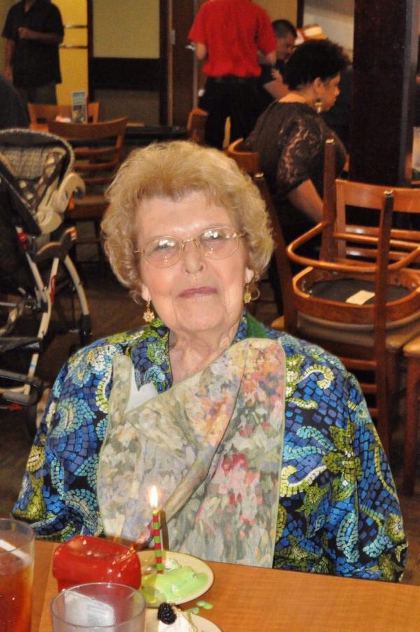 16emmaoliver's tweet photo. Rip to the happiest and strongest 99 &amp; a half year old I've ever seen.  I love you Gigi, you were a true blessing❤️ http://t.co/ufnkXR2n2P