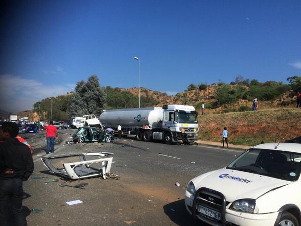 EWNTraffic's tweet photo. #JHBTraffic In Alberton - the highway has been CLOSED in both directions RT @OF_THE_SOUTH: N12 East Voortrekker. http://t.co/4bnZfKMLxL