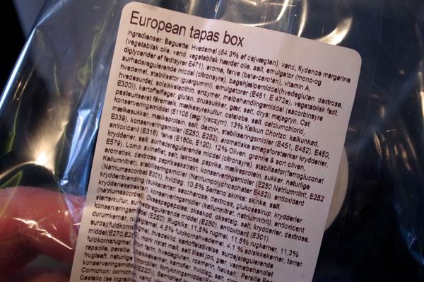 Från en flygning med Norwegian nyligen. Fick inte med hela texten...(Flygmat ingår i min senaste bok #Saltad nota.)
