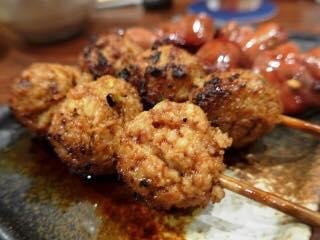 tabearuki_diary's tweet photo. 三ノ輪 興

丁寧な火入れで焼き上げる焼き鳥が有名なこちらのお店。大ぶりの焼き鳥はCP高し。一品料理もどれも一捻りが効いており味付けも抜群にうまい。
http://t.co/z3OklGKfS8 http://t.co/qUvo1gDKmv