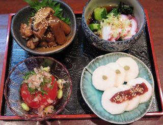 tabearuki_diary's tweet photo. 三ノ輪 興

丁寧な火入れで焼き上げる焼き鳥が有名なこちらのお店。大ぶりの焼き鳥はCP高し。一品料理もどれも一捻りが効いており味付けも抜群にうまい。
http://t.co/z3OklGKfS8 http://t.co/qUvo1gDKmv