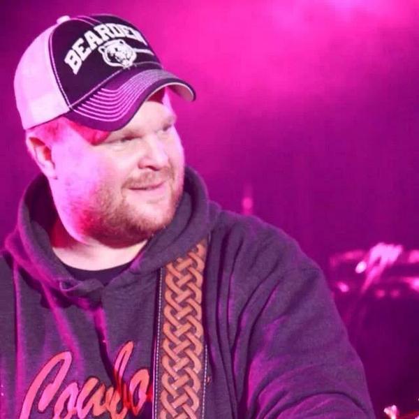 Butcherman53T's tweet photo. This good ol boy and his band will be in Howard KS this Friday night! 
#JAKEMOFFATBAND http://t.co/QqJELia8vU