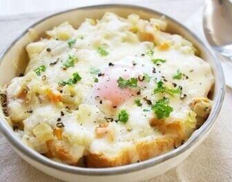 joshicooking's tweet photo. 【ホワイトグラタン 】

①ホワイトソース1人分・食パン1枚・卵1個・チーズを用意する
②食パンを焼いて食べやすい大きさに切る
③耐熱皿にパンを入れ生卵とホワイトソース・チーズをかける
④トースターで5分焼く http://t.co/eboAZ83BmY