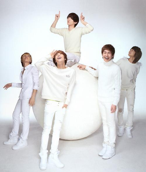 Jinki_SLR's tweet photo. SHINee is forever :3 http://t.co/Dvb5LKcRv8