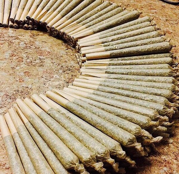 weednsnacks's tweet image. RT to take a Joint