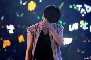 vitriyaAsmarani's tweet image. Dont cry Luhan. We will always support you :) You will always be in the hearts of us all. #alwayssupportluhan