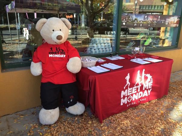 MeetMeMonday's tweet photo. Big Al from@SaintAlsHealth made an appearance tonight at Meet Me Monday and we had so much fun! http://t.co/CoKgFIBkvq