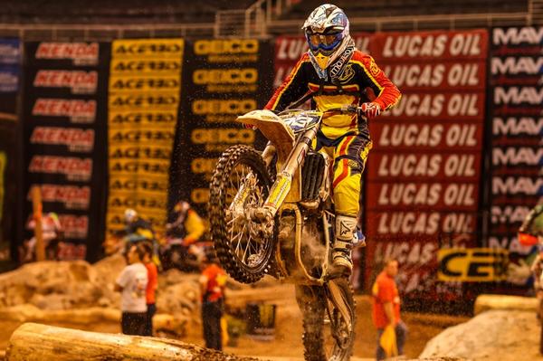 sandragomez_11's tweet photo. @Donjoy_ES @TroyLeeDesigns @moveosafety @airoh @stylmartin @fixgeareu @ride100percent #reydes #angryfish #roturacing http://t.co/ZPkzb9zh7f
