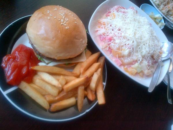 EchyBee's tweet photo. My Lunch http://t.co/tOjmTdVq5S