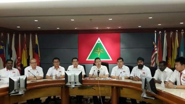 Pemuda46's tweet photo. Gerakan youth to bring PAS to court if Hudud is implemented. Its against constitution. @tankengliang @GerakanGov http://t.co/gjkrIKJ3bI