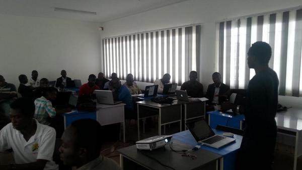 ProjetEOF's tweet image. @ndongamadou @OpenStreetMapSn @EmmanuelBama @konan_maurel @OSMCI forment sur flux travail #openstreetmap &amp;amp; #Learnosm