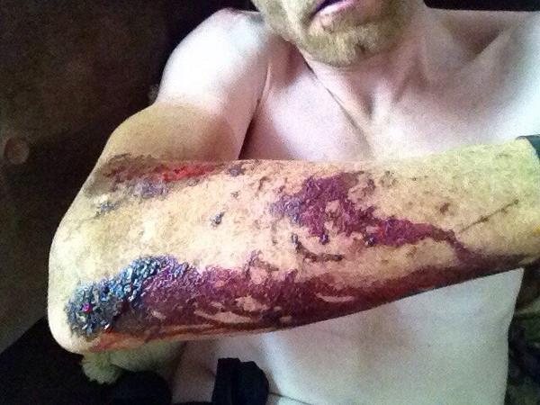 Unlucky @WaylonWoolcock being taken out from behind on a high speed corner. Nasty surface to fall on. Nice tan ;)