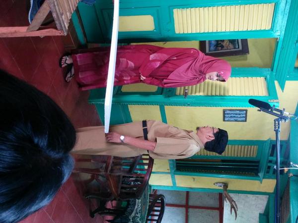 CK_TRANS7's tweet photo. Dibelakang layarnya CERMIN KEHIDUPAN, setiap senin - jumat pkl 08.15 @TRANS7 http://t.co/usVTbHJJNx