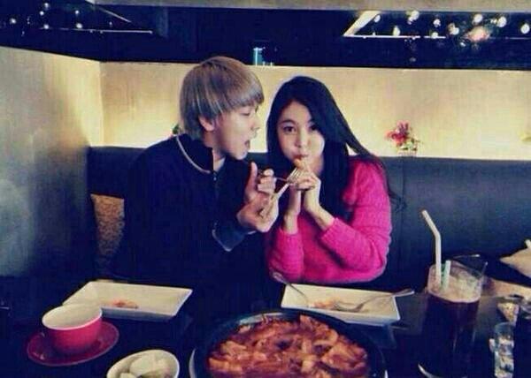 AeHyuk's tweet photo. กุดราม่าตั้งแต่เช้า ข้าวยังไม่กินเลยยย ㅠㅠㅠㅠ แต่พอมาเห็นรูปที่เค้าแดกข้าวกัน กุก็เหมือนจะอ้วกทั้งๆที่ยังไม่ได้กินไรเลย http://t.co/fTDzIf1NqJ